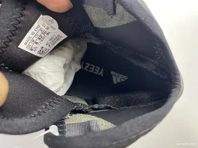 Barium Quantum Yeezy Adidas H68771 0611